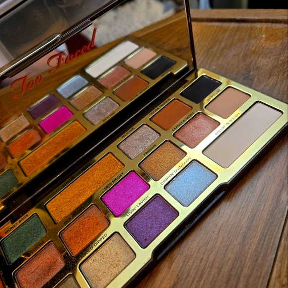 Too Faced Chocolate Gold Pallet - Picture 2 of 2